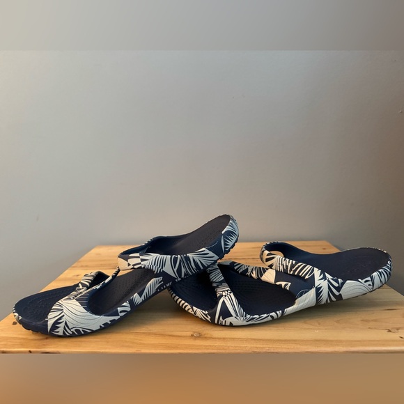 CROCS Navy and White Patterned Sandals - Picture 5 of 8